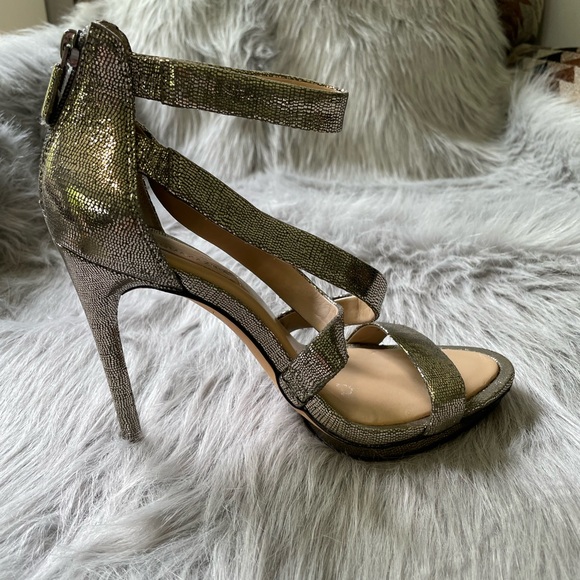 BCBGMAXAZRIA Leather, shiny heels. - Picture 4 of 8